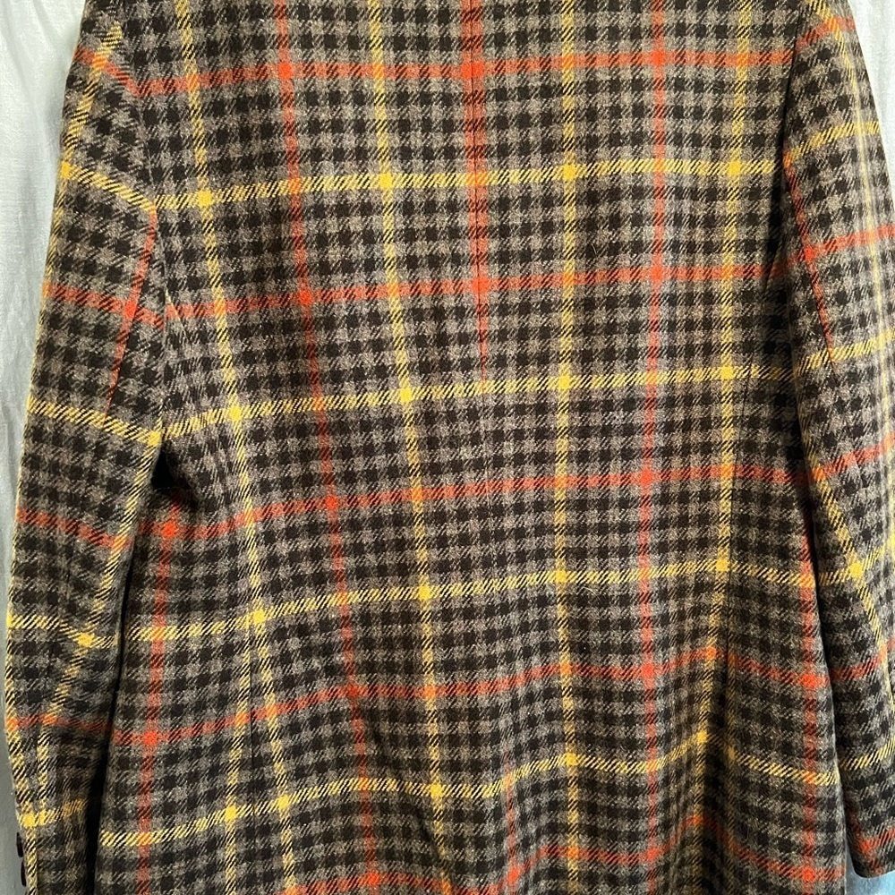 Chaus blazer in plaid. Browns. Size small.wool and lambs wool. Pockets & buttons - Picture 2 of 6